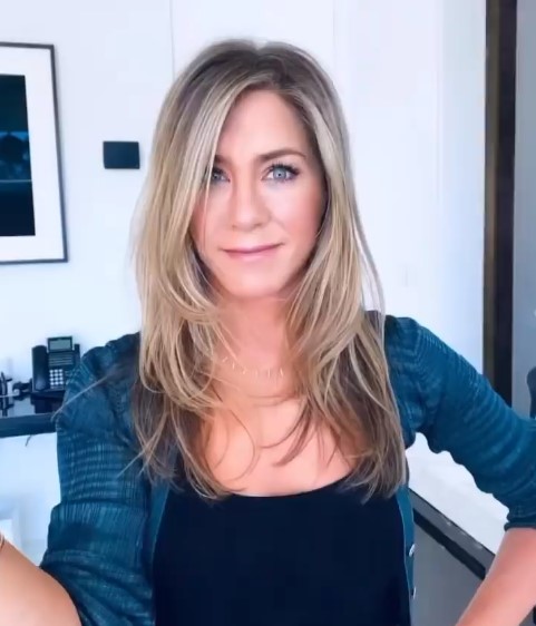 愛犬家として知られるジェニファー・アニストン（画像は『Jennifer Aniston　2021年9月22日付Instagram「I really can’t thank you all enough for SO much love and support on ＠lolavie」』のスクリーンショット）