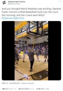 見事にシュートが決まると会場に大歓声が（画像は『Zeeland Public Schools　2022年3月23日付Twitter「And you thought March Madness was exciting.」』のスクリーンショット）