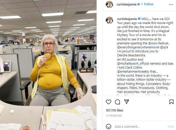 本人とは見分けがつかないほど激変したジェイミー（画像は『Jamie Lee Curtis　2022年3月10日付Instagram「WELL.... here we GO!」』のスクリーンショット）