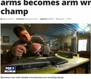 今でも週に数回の左手のトレーニングは欠かさない（画像は『FOX 10 Phoenix　2022年2月9日付「Minnesota man with sizeable arms becomes arm wrestling champ」（FOX 9）』のスクリーンショット）