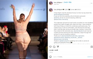 堂々とランウェイを歩くシルビアさん（画像は『Sylvia Mac　2022年2月22日付Instagram「Lights Camera Action」』のスクリーンショット）