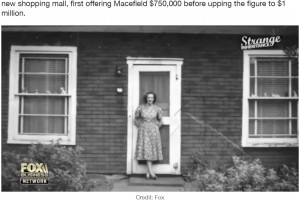 1952年からこの家に住んでいたエディスさん（画像は『LADbible　2022年3月14日付「Elderly Woman, 84, Forced Mall To Build Around House After Turning Down Million Dollar Offer」（Credit: Fox）』のスクリーンショット）