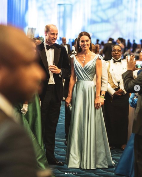 レセプションパーティに出席したウィリアム王子とキャサリン妃（画像は『Duke and Duchess of Cambridge　2022年3月26日付Instagram「Attending a reception held by the Governor General of The Bahamas this evening」』のスクリーンショット）