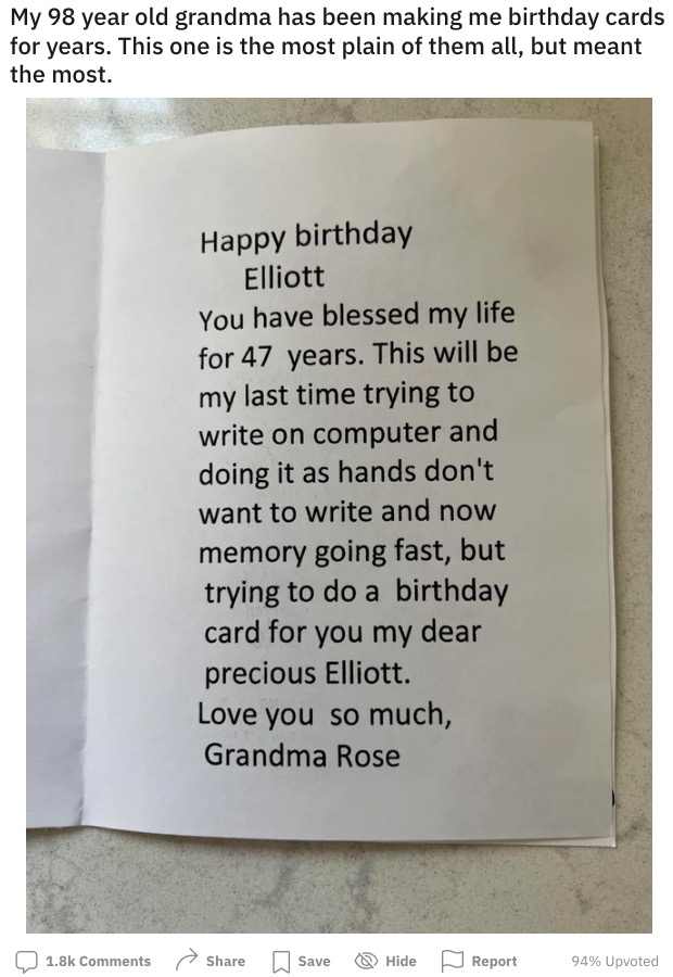 96歳のおばあちゃんが孫に送ったバースデーカード（画像は『Tttoille　2022年4月21日付Reddit「My 98 year old grandma has been making me birthday cards for years.」』のスクリーンショット）