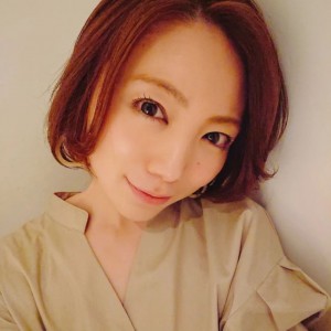 1児の母となった真鍋摩緒（現在36歳）（画像は『Mao Manabe　2022年3月3日付Instagram「髪を切りました」』のスクリーンショット）