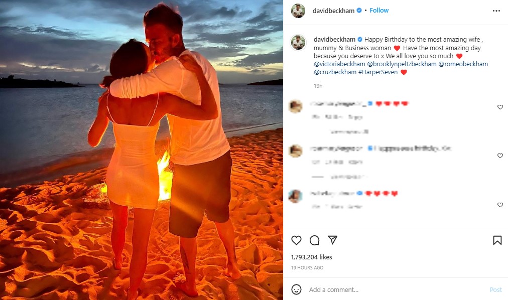 ヴィクトリアとのキス写真で誕生日を祝ったデヴィッド（画像は『David Beckham　2022年4月17日付Instagram「Happy Birthday to the most amazing wife , mummy ＆ Business woman」』のスクリーンショット）