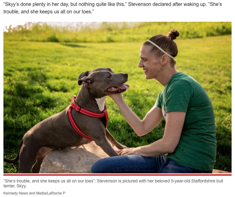 5歳になる愛犬に頭突きされてしまった女性（画像は『New York Post　2022年5月17日付「Woman placed on life support after pet dog head-butts her while playing」（Kennedy News and Media/LaRoche P）』のスクリーンショット）