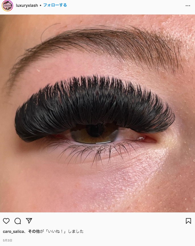 メガボリュームのつけまつ毛が物議を醸す（画像は『Luxury Lash Supplier　2022年5月4日付Instagram「Cant with this set of mega volume」』のスクリーンショット）