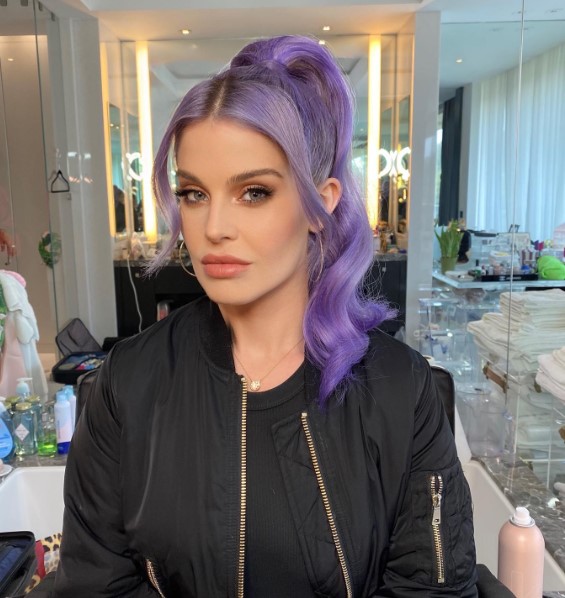 オズボーン家の長女ケリー、恋人との第1子の妊娠を発表（画像は『Kelly Osbourne　2021年5月20日付Instagram「We run on purple time!!!」』のスクリーンショット）