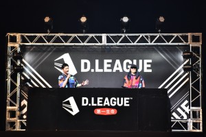 PKCZ（R）のEXILE MAKIDAIとDJ DARUMAがサウンドコントローラーを担当（C）D.LEAGUE21-22