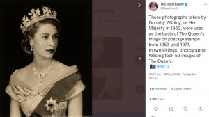 1952年撮影のポートレートでパールのイヤリングを着用したエリザベス女王（画像は『The Royal Family　2019年11月26日付Twitter「These photographs taken by Dorothy Wilding, of Her Majesty in 1952, were used as the basis of The Queen’s image on postage stamps from 1953 until 1971.」』のスクリーンショット）
