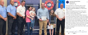 会見ではウェスターハウスさん親子とも再会（画像は『Lawrence Kansas Police Department　2022年5月27日付Facebook「We responded to a drowning call at a local apartment complex」』のスクリーンショット）