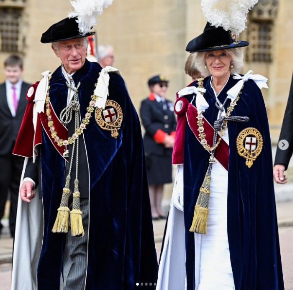 セレモニーウォークに参加するチャールズ皇太子夫妻（画像は『Clarence House　2022年6月13日付Instagram「The Order of the Garter is the oldest, most senior Order of Chivalry in Britain, established by King Edward III nearly 700 years ago.」』のスクリーンショット）