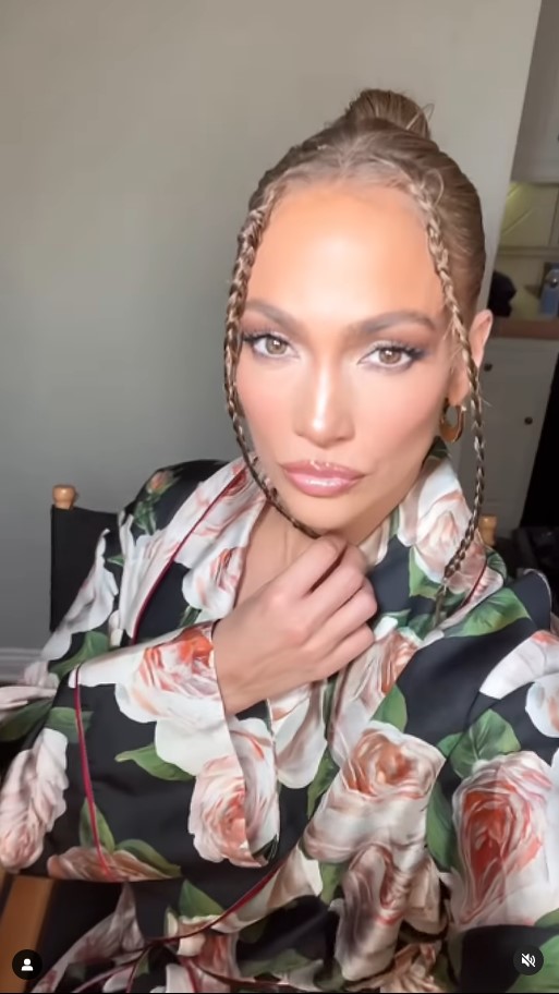 今では健康的な生活を心がけるジェニファー（画像は『Jennifer Lopez　2022年7月11日付Instagram「Can’t touch this」』のスクリーンショット）