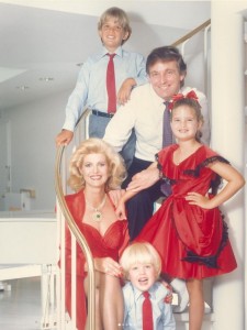 エリックが投稿した家族写真（画像は『Eric Trump　2022年7月14日付Instagram「It is with deep sadness that we announce the passing of our beloved mother, Ivana Trump.」』のスクリーンショット）