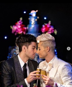 今年5月、パートナーのヘイルと結婚したフランキー（画像は『Frankie James Grande　2022年5月11日付Instagram「!!Introducing Mr. ＆ Mr. Grande!!」』のスクリーンショット）