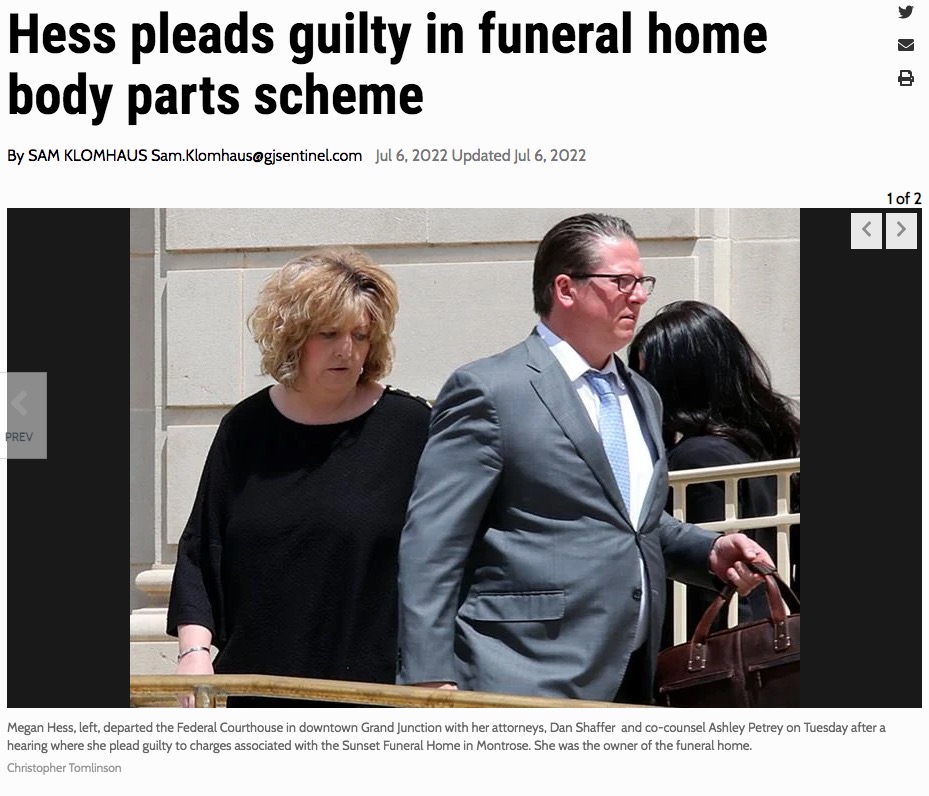 罪を認めた葬儀社の経営者だったメーガン（左）（画像は『gjsentinel.com　2022年7月6日付「Hess pleads guilty in funeral home body parts scheme」（Christopher Tomlinson）』のスクリーンショット）