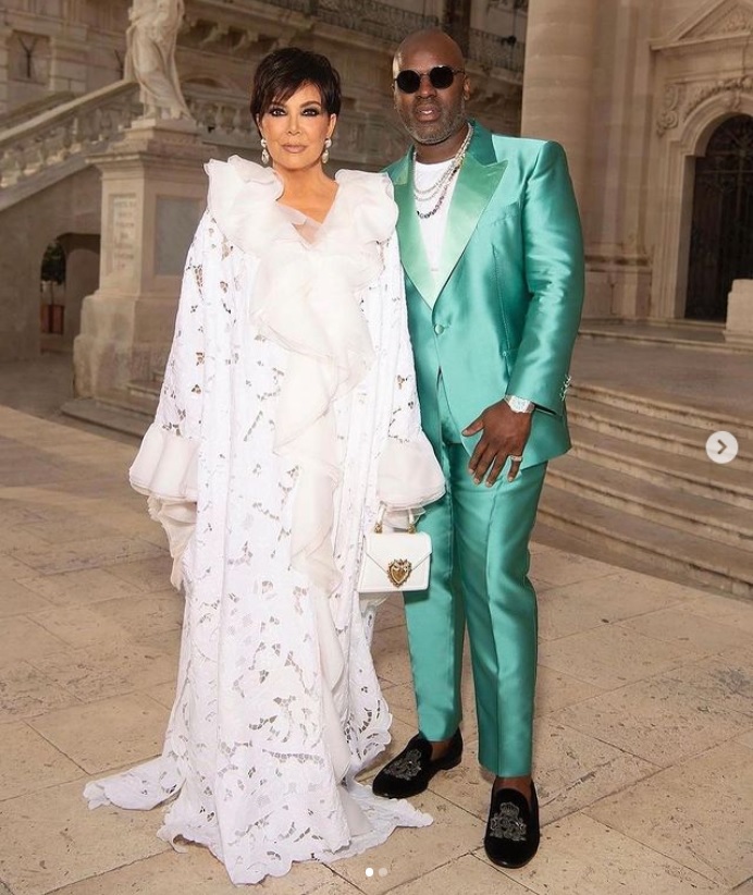 クリス・ジェンナーと恋人のコーリー・ギャンブル（画像は『Kris Jenner　2022年7月10日付Instagram「Thank you」』のスクリーンショット）