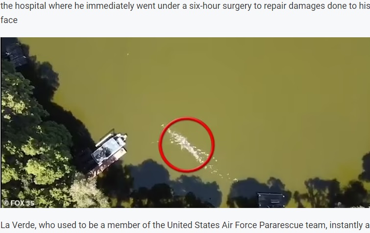 正面から襲われたJCさん（画像は『UK Times　2022年8月18日付「Drone footage shows the horrifying moment man is attacked by an alligator in　Florida」（FOX 35）』のスクリーンショット）