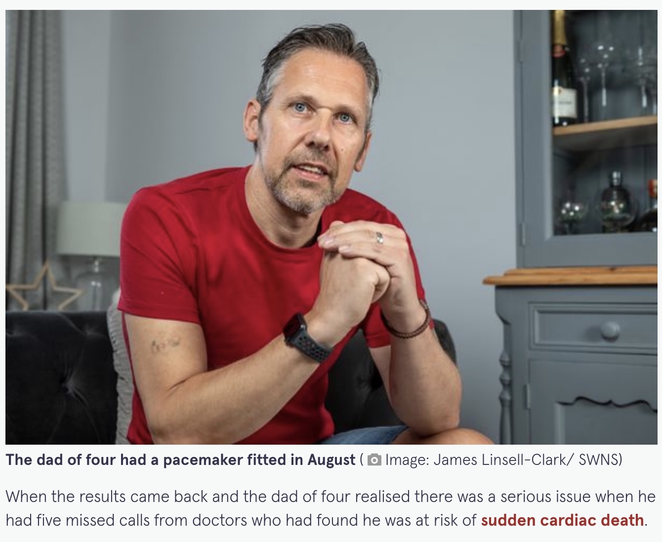 Apple Watchのおかげで命拾いした男性（画像は『The Mirror　2022年9月5日付「Dad’s life saved by Apple Watch after his heart stopped 138 times in 48 hours」（Image: James Linsell-Clark/ SWNS）』のスクリーンショット）