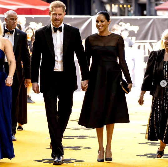 ヘンリー王子夫妻、ボディーガードの“過去”は知っていたのか？（画像は『The Duke and Duchess of Sussex　2019年7月14日付Instagram「This evening, The Duke and Duchess of Sussex attended ＃heLionKing European premiere in London at the Odeon Theatre.」』のスクリーンショット）