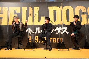 関東最大のヤクザ組織「東鞘会」のトップに君臨するインテリヤクザ・十朱を演じたMIYAVI。岡田准一と坂口健太郎とトーク