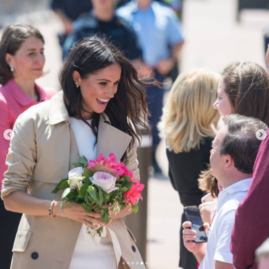 2018年、オーストラリア訪問でのメーガン妃（画像は『The Royal Family　2018年10月16日付Instagram「The Duke and Duchess of Sussex have arrived in Sydney for ＃RoyalVisitAustralia!」』のスクリーンショット）