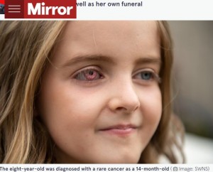 自信に満ち溢れているというデイジーちゃん（画像は『The Mirror　2022年8月30日付「Girl, 8, receives ‘sparkly ‘superhero’ eye after battling rare cancer as a baby」（Image: SWNS）』のスクリーンショット）