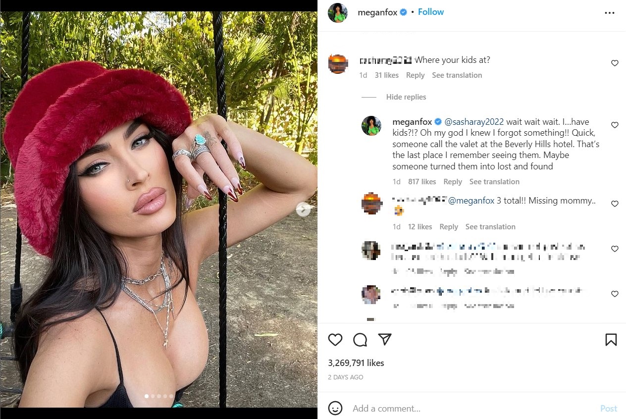 「子供達はどこ？」との質問に、ミーガンが返答した（画像は『Megan Fox　2022年10月19日付Instagram「Pick me energy」』のスクリーンショット）