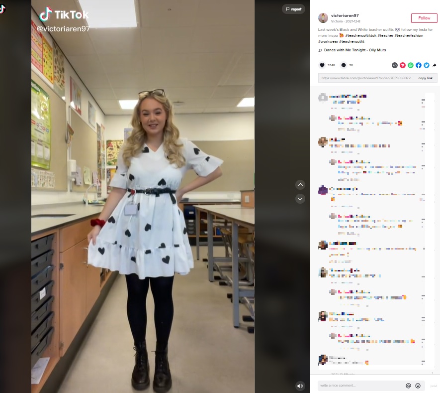 可愛らしいドレス（画像は『Victoria　2021年12月8日付TikTok「Last week’s Black and White teacher outfits」』のスクリーンショット）