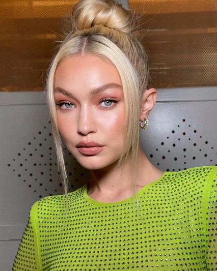 ジジ・ハディッド、レオナルド・ディカプリオとは真剣交際か（画像は『Gigi Hadid　2022年7月21日付Instagram「One night in LDN」』のスクリーンショット）