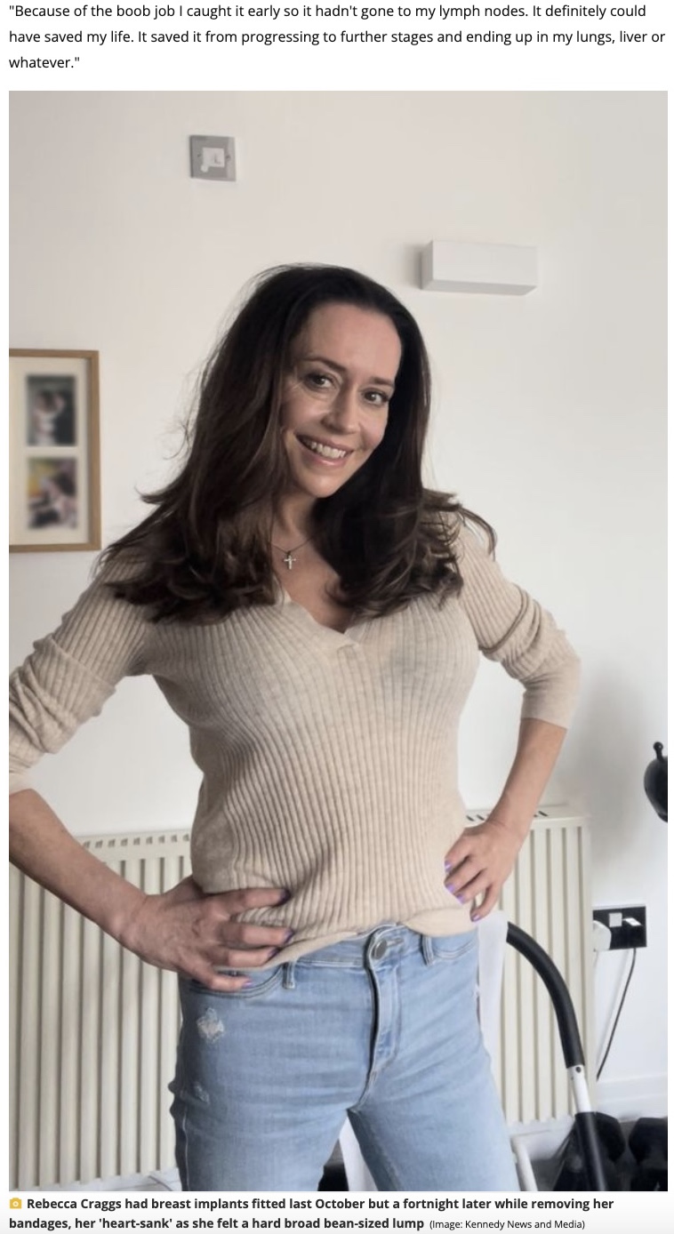 豊胸手術後に乳がんが発覚した女性（画像は『Manchester Evening News　2022年11月8日付「Mum, 53, says boob job saved her life after it pushed hidden problem to surface」（Image: Kennedy News and Media）』のスクリーンショット）