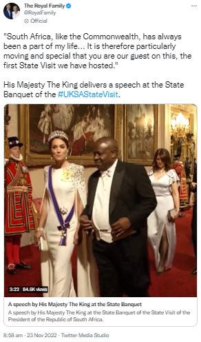 2022年11月、バッキンガム宮殿での国賓晩餐会に出席したキャサリン皇太子妃。白いドレスを纏い、「ラヴァーズ・ノット」ティアラを着けていた（『The Royal Family　X「South Africa, like the Commonwealth」』より）