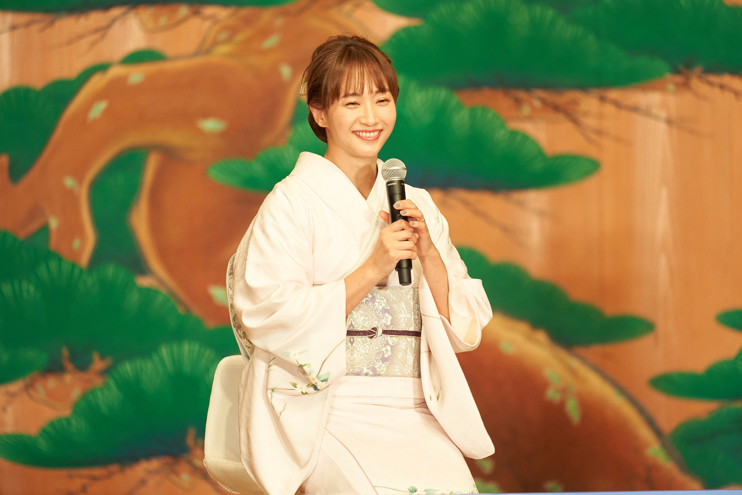 イベントに和装で登場した藤本美貴