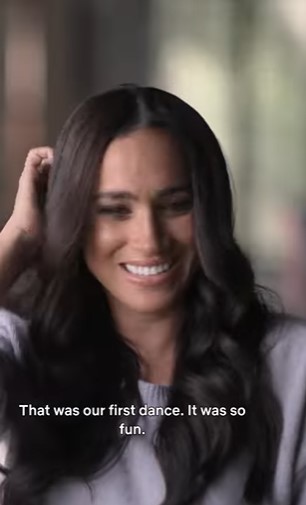 披露宴でのファーストダンスを回想するメーガン妃（画像は『Netflix US　2022年12月10日付Instagram「Harry ＆ Meghan reminisce about their whirlwind first dance as husband and wife.」』のスクリーンショット）