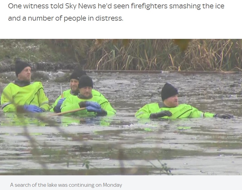 翌日も続いた捜索（画像は『Sky News　2022年12月12日付「Solihull frozen lake deaths: Boy got his leg stuck in ice and the others tried to help, friend says - as police confirm three deaths」』のスクリーンショット）