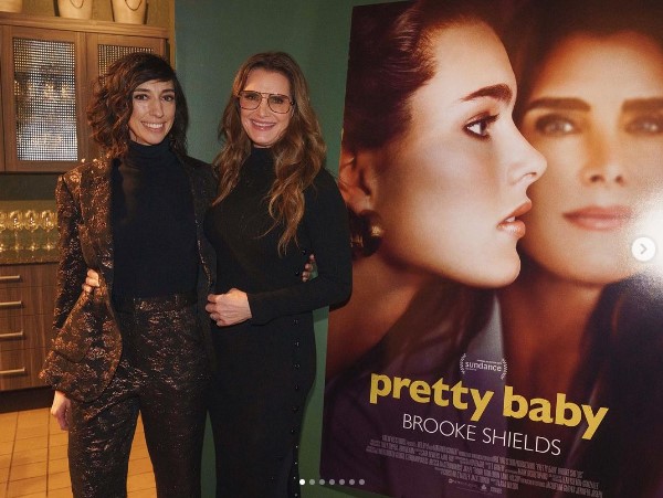 ラナ・ウィルソン監督とブルック・シールズ（画像は『Brooke Shields　2023年1月22日付Instagram「What a dream…」』のスクリーンショット）