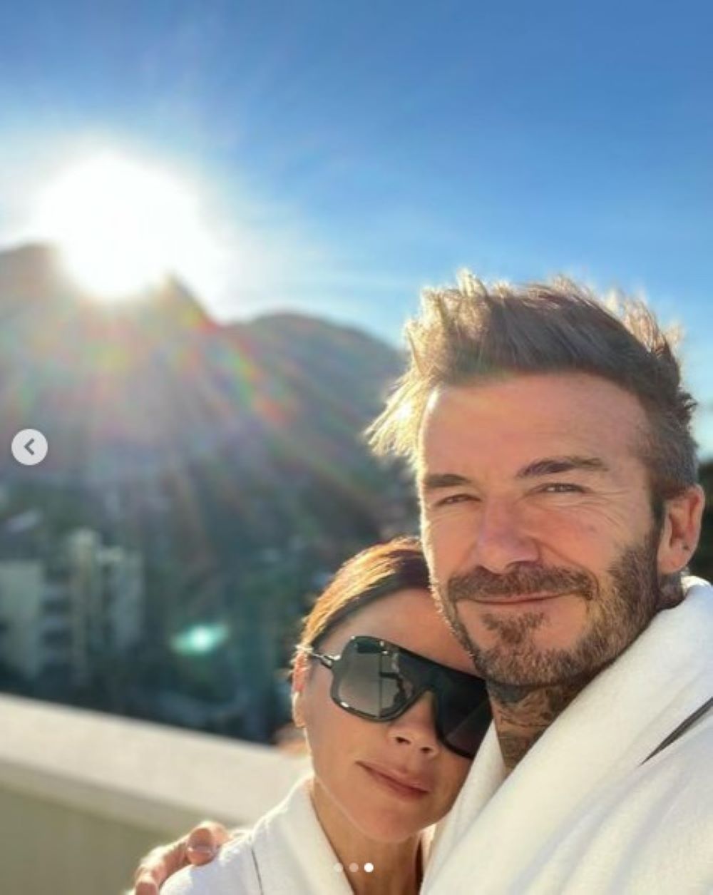 何年経ってもラブラブなデヴィッド＆ヴィクトリア・ベッカム夫妻『David Beckham　2022年2月14日付Instagram「Happy valentines to my girls」』のスクリーンショット