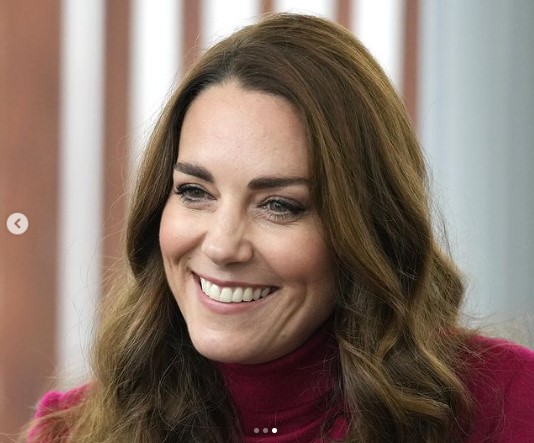 笑顔でトレーニングに挑戦したキャサリン皇太子妃（画像は『Clarence House　2022年1月9日付Instagram「Wishing The Duchess of Cambridge a very happy 40th birthday today!」』のスクリーンショット）