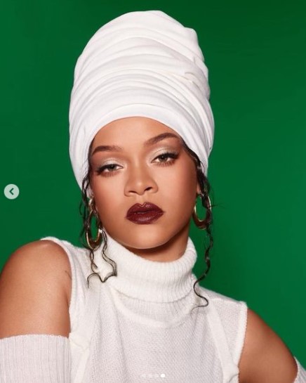 恋人＆息子と英誌表紙に登場したリアーナ（画像は『badgalriri　2022年5月10日付Instagram「i’ve been waiting for this moment!!」』のスクリーンショット）