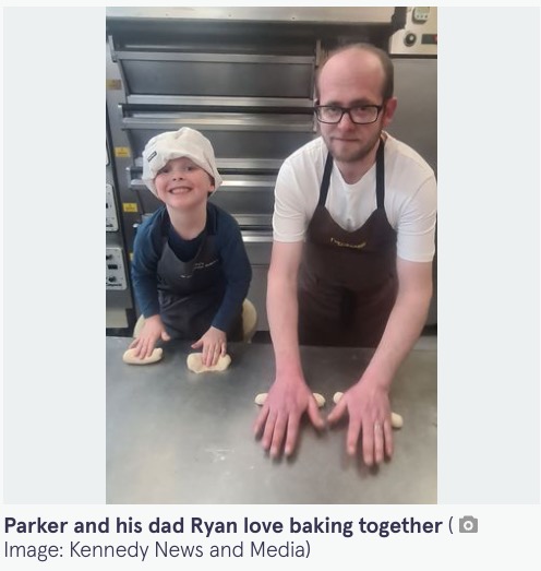 キノコの形のパンを作ろうとした5歳男児（左）。しかし出来上がったパンを見て彼の母親は赤面することとなった。パンはどう見てもキノコではなく、別の卑猥なものに見えたという（画像は『The Mirror　2023年3月28日付「Mum red-faced as son’s baking creation comes out oven in cheeky shape」（Image: Kennedy News and Media）』のスクリーンショット）