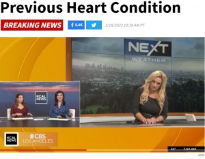 白目をむいて倒れるアリッサさん（画像は『TMZ　2023年3月18日付「CBS L.A.’S KCAL NEWS　METEOROLOGIST FAINTS ON LIVE TV …（KCAL）」』のスクリーンショット）
