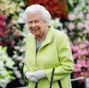 ヘンリー王子の代理人が法廷に提出した文書では、亡き祖母エリザベス女王が裏取引に関与したとも記述されていた（画像は『The Royal Family　2022年5月30日付Instagram「2019: The Queen is pictured at the annual Chelsea Flower Show in London.」』のスクリーンショット）