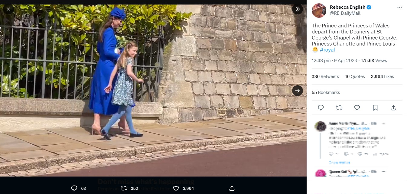 「キャサリン・ウォーカー」による鮮やかなブルーのコートドレスを纏ったキャサリン皇太子妃。シャーロット王女はコートを脱いで、母と教会を後にする（画像は『Rebecca English　2023年4月9日付Twitter「The Prince and Princess of Wales depart from the Deanery at St George’s Chapel」』のスクリーンショット）