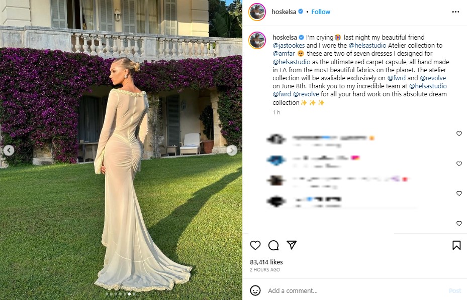 後ろ姿を披露したエルザ・ホスク。ヒップにはシャーリング加工が施され、スカートは流れるようなラインを描いている（画像は『elsa　2023年5月26日付Instagram「I’m crying」』のスクリーンショット）