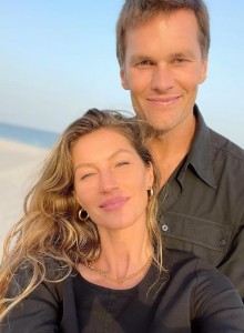 トム・ブレイディと元妻でスーパーモデルのジゼル・ブンチェン。2人は昨年10月、13年間の結婚生活を経て離婚した（画像は『Tom Brady　2022年5月8日付Instagram「Happy Mother’s Day」』のスクリーンショット）