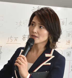 5月31日発売の著書『もしも日本から政治家がいなくなったら』マスコミ向けのイベントで真剣な表情をみせる金子恵美