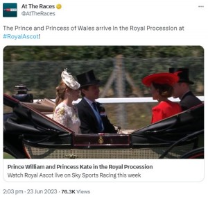 現地時間23日、レース前に開催されたパレード。ウィリアム皇太子夫妻とベアトリス王女夫妻は同じ馬車に乗ってアスコット競馬場へ向かった（画像は『At The Races　2023年6月23日付Twitter「The Prince and Princess of Wales arrive in the Royal Procession at ＃RoyalAscot!」』のスクリーンショット）