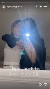 恋人070シェイクの誕生日を記念するツーショット。リリー・ローズ・デップは「私の生涯の恋人」とメッセージを記している（画像は『Lily-Rose Depp　2023年6月13日付Instagram』のスクリーンショット）