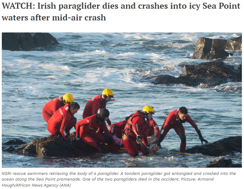 パラグライダー同士が空中で衝突する事故が発生し、南アフリカ海難救助隊のレスキューチームらが現場に向かうも、58歳男性の死亡が確認された（画像は『IOL　2023年7月4日付「WATCH: Irish paraglider dies and crashes into icy Sea Point waters after mid-air crash」（Picture: Armand Hough/African News Agency（ANA））』のスクリーンショット）